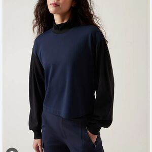 Athleta Top VENICE SWEATSHIRT Size M Relaxed Cropped Funnel Neck